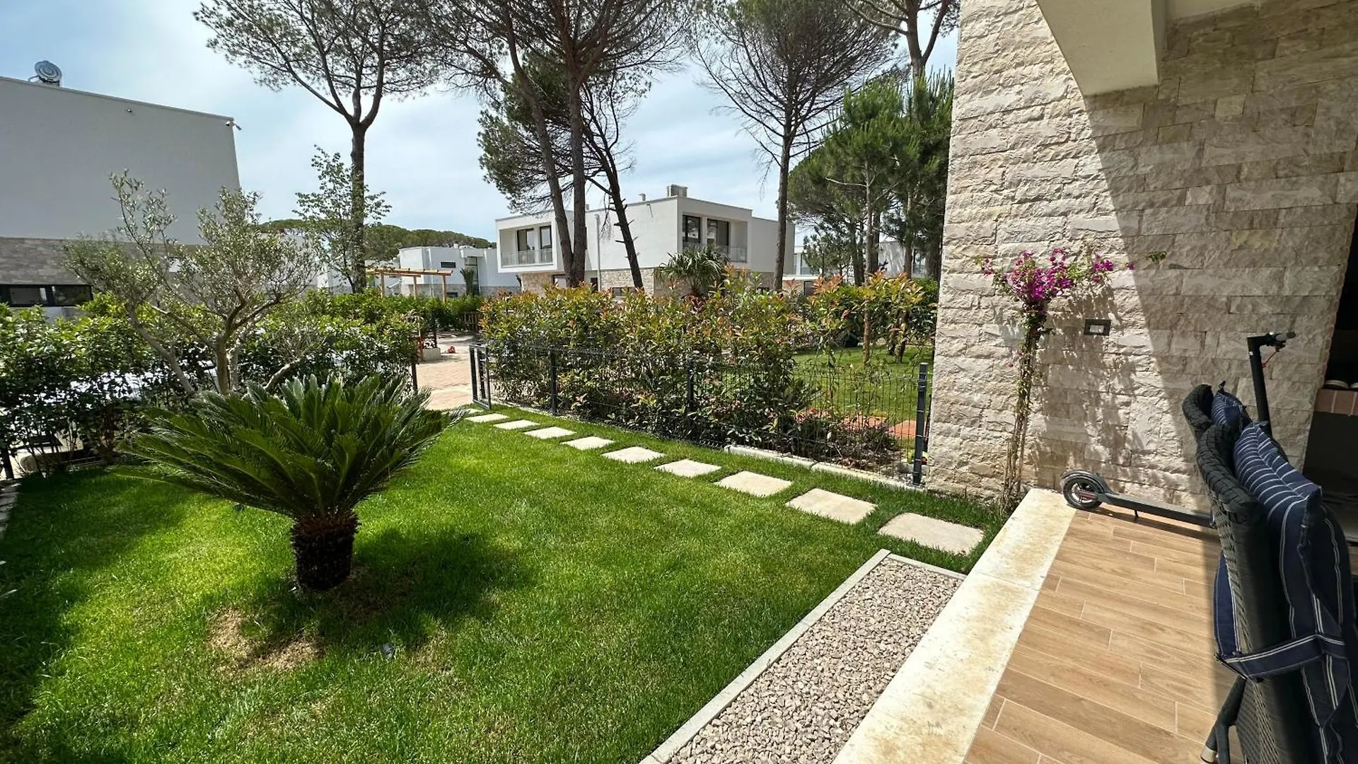 Luxury Apartment - San Pietro Durrës 0*,  Albania